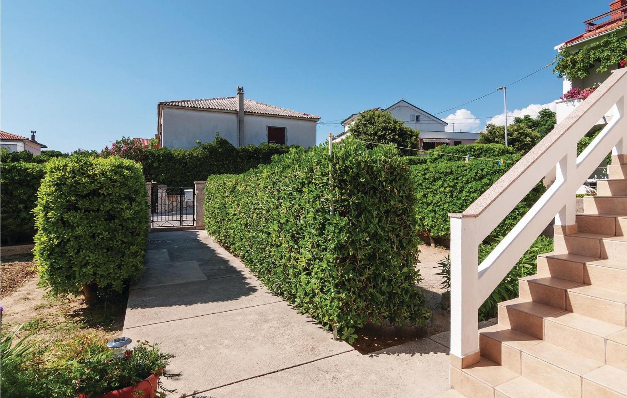 2 Bedroom Awesome Apartment In Pag Pag Town Exterior photo