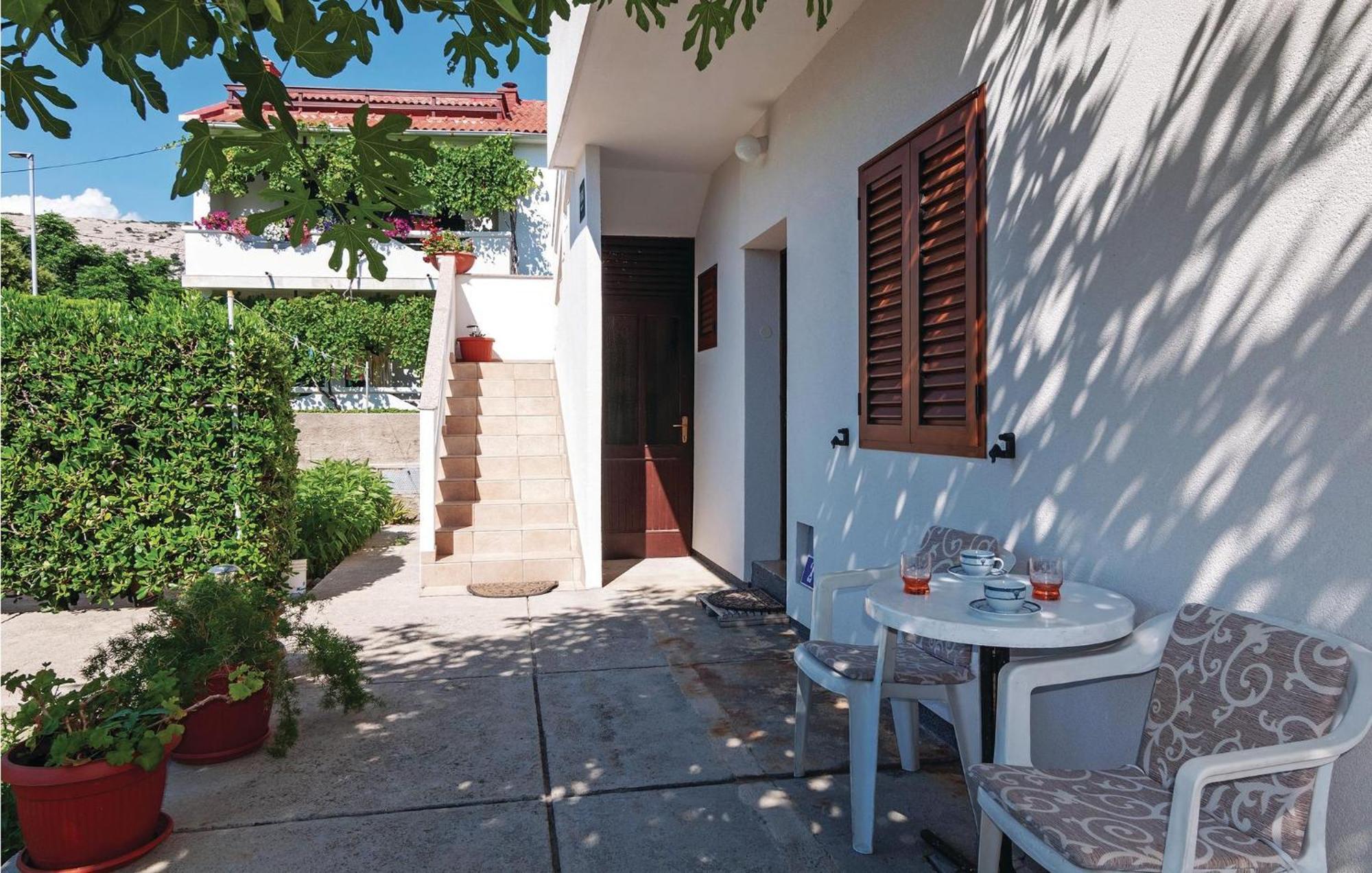2 Bedroom Awesome Apartment In Pag Pag Town Exterior photo